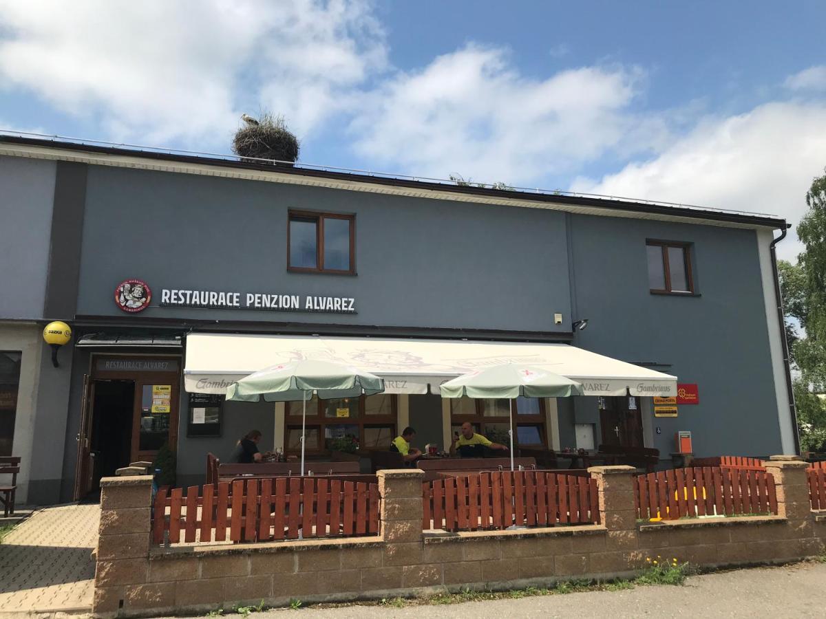 Penzion Alvarez Ostrov nad Oslavou Exterior foto